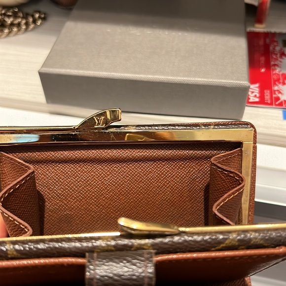 Vintage Louis Vuitton wallet - Picture 7 of 7